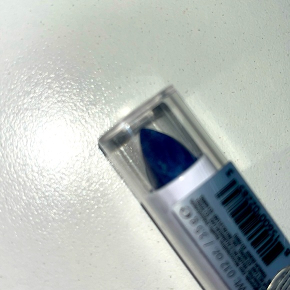 Blue cream lipstick - Picture 2 of 2